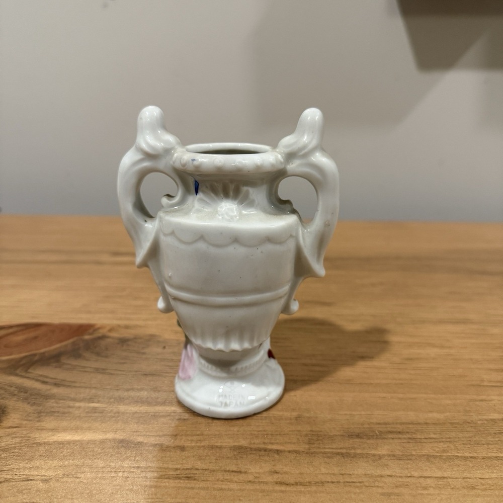 This Is A Vintage Porcelain Figural Spill Vase Staffordshire Piece , Japan Rare - Picture 2 of 6